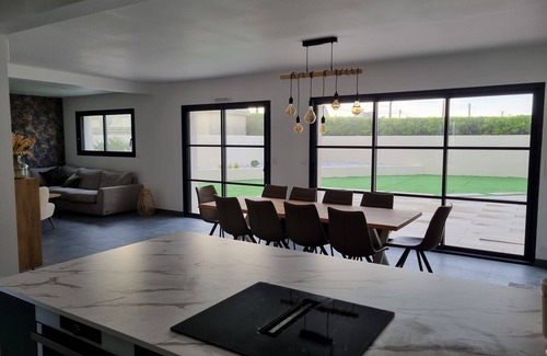 Santec House | Villa l'abri étoilé 300m from the beach with heated indoor pool