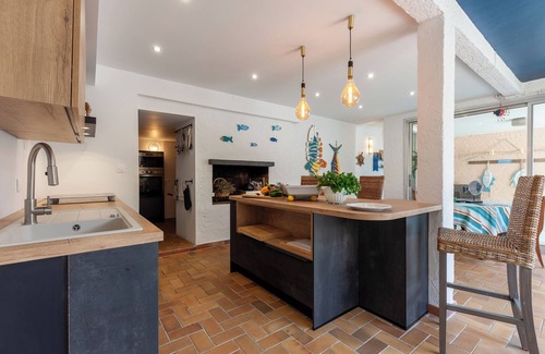 Le Brusc House | Villa 'L'acanthe' with Private Pool, Private Terrace, and Wi-Fi