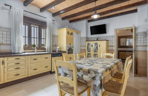 Chiclana de la Frontera House | Villa 'La Marisma' with Wi-Fi and Air Conditioning