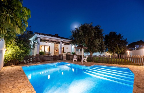 Chiclana de la Frontera House | Villa 'La Marisma' with Wi-Fi and Air Conditioning