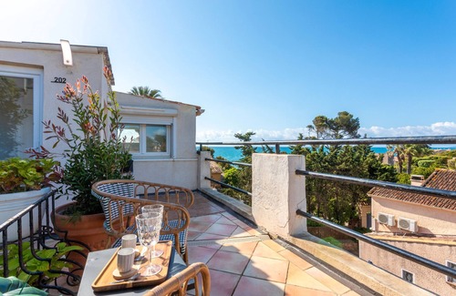 Saint-Aygulf Villa | Villa 'L'escale Au Soleil' with Sea View, Wi-Fi and Air Conditioning