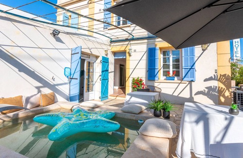 Saint-Aygulf Villa | Villa 'L'escale Au Soleil' with Sea View, Wi-Fi and Air Conditioning