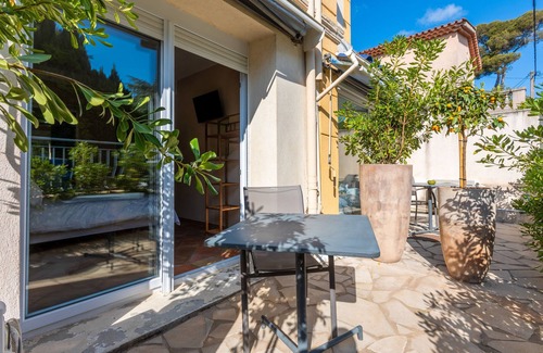 Saint-Aygulf Villa | Villa 'L'escale Au Soleil' with Sea View, Wi-Fi and Air Conditioning