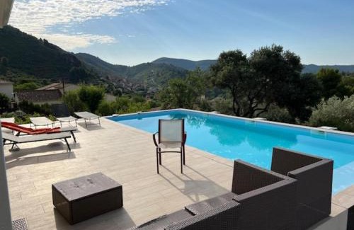 Roquebrun House | Villa l'Esquirol with view and pool, cleaning included
