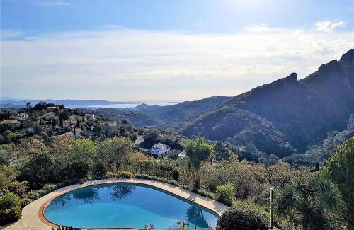 St. Jean de l’Esterel House | VILLA L'ESTEREL AVEC PISCINE VUE MER -MANDELIEU 06210- 6 Pers