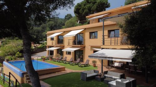 Blanes Villa | VILLA LA CALA with swimming pool & sea view, 10 min walk from the sea