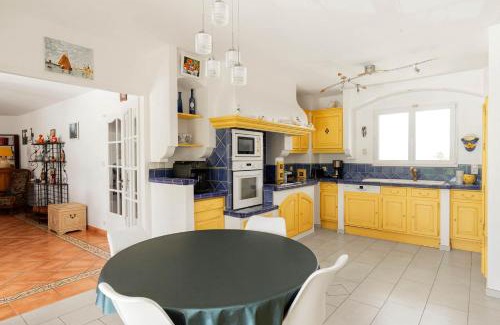 Carcassonne Villa | Villa La Cavayere swimming pool air conditioning