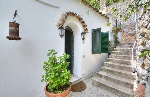 Praiano Villa | Villa La Gattaia: A characteristic two-story villa built sheer above the sea, with Free WI-FI.