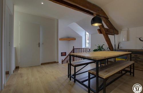 Villieu-Loyes-Mollon House | Villa La Maternite