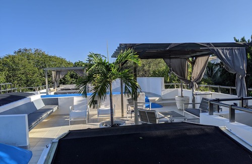 Playacar Fase I Villa | VILLA LA PERLA BLANCA spacious 4 Bedroom/4 baths/beautiful pool/roof sunbed.