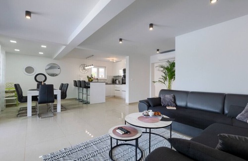 Skatari Villa | Villa La Perla by Villas Guide