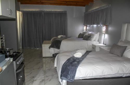Ekurhuleni Bed & Breakfast | Villa La Sola B&B and Self-Catering
