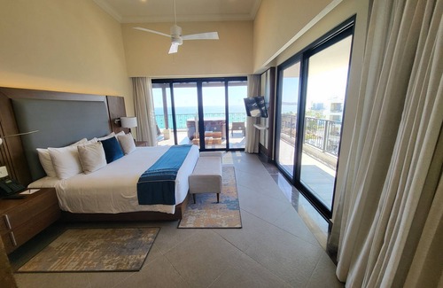 El Medano Ejidal Resort | Villa la Valencia, December 21st -28th, 4-bedroom Ocean Front Penthousen5-Star