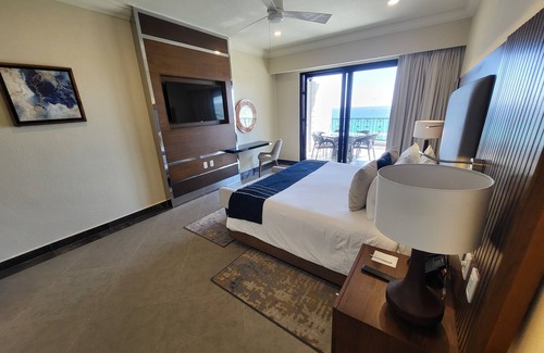 El Medano Ejidal Resort | Villa la Valencia, December 21st -28th, 4-bedroom Ocean Front Penthousen5-Star