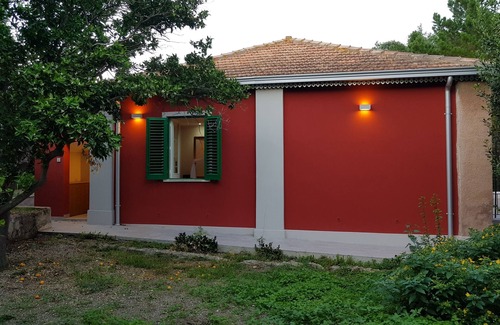 Capo Peloro Villa | Villa Labruto - Acqua Studio with garden and private parking.