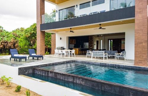 Cocoplum Villa | Villa Laguna at Beyond the Blue