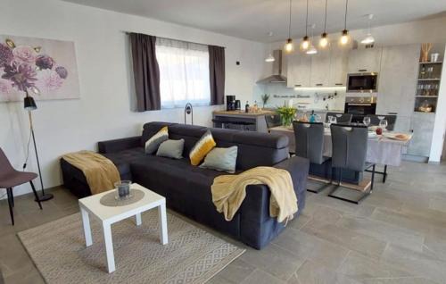 Stokovci Villa | Villa Lana - Cabrunici by Villas Guide
