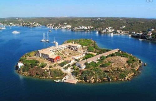 Cala Llonga Villa | VILLA LANTANA -Vistas únicas al puerto de Mahón