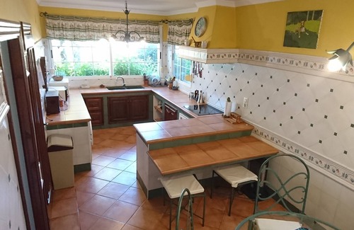 Barrio de la Vega House | Villa Las Catalpas. Magnificent house chalet