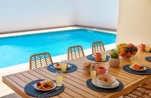 Areias de Sao Joao Villa | Villa Las Palmas by Algarve Vacation