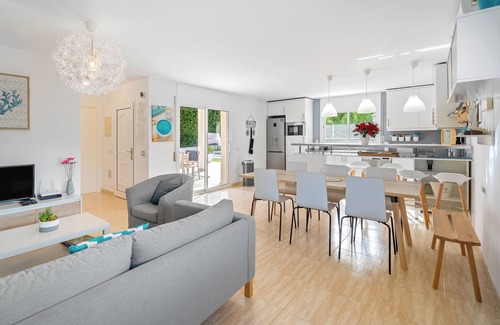 Les Tres Cales Villa | Villa "Las Palmeras" with Pool, Balcony & Wi-Fi