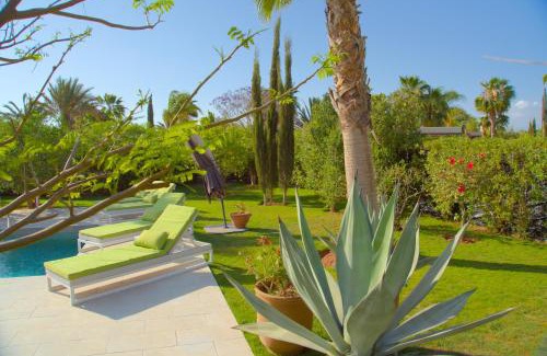 Issen Villa | Villa Lasri, , Stylish with Heated Pool, and BBQ