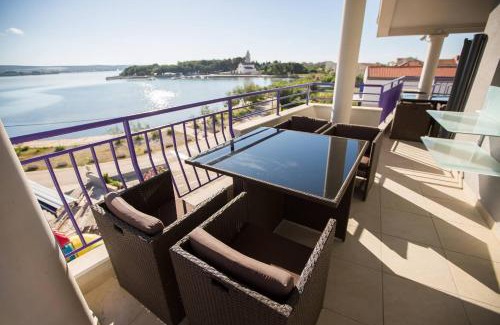 Pasman Apartment | Villa Lavanda - family friendly, beachfront