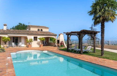 Aubenas Villa | Villa Lazuel, piscine privée chauffée, vue panoramique et jardin clos