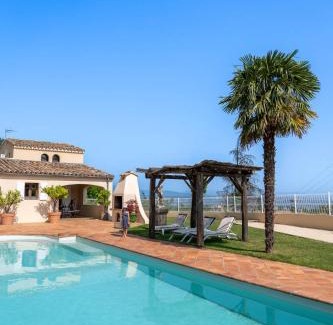 Aubenas Villa | Villa Lazuel, piscine privée chauffée, vue panoramique et jardin clos