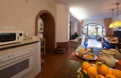 Marina di Puolo Apartment | Villa le Olivine Less then 5 min to Sorrento