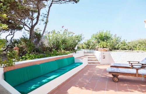 Portobello Villa | Villa le tortorelle 20 m. from the beach, with a garden of 850 sq m.