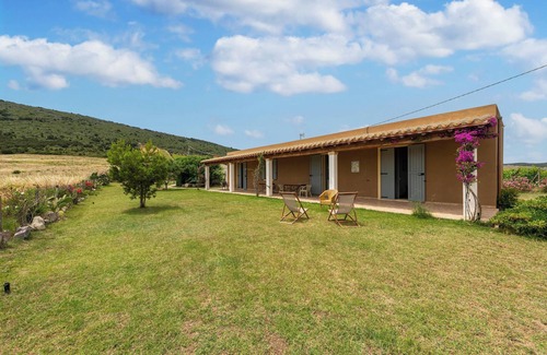 Sant'Anna Arresi Villa | Villa 'Le Vigne' close to the Sea with Garden & Terrace