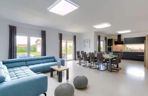 Liznjan House | Villa Lea by Interhome