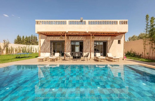 El Aggada Villa | Villa Leila: Modern Oasis of Relaxation with Heated Pool and Landscaped Garden