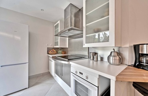 Les Angles Villa | Villa Les Cerisiers : 70's decor, parking, Clim