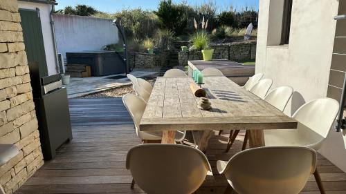Le Bois-Plage-en-Re House | Villa les Dunes les pieds dans le sable SPA 5ch
