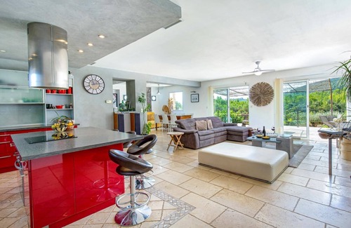 Le Cannet-des-Maures Villa | Villa Les Bories by Villa Plus