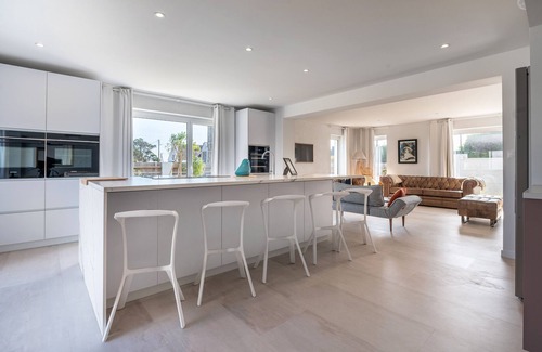 Saint-Pierre-Quiberon Villa | Villa "Les Palissades" with Outdoor Pool and Sauna