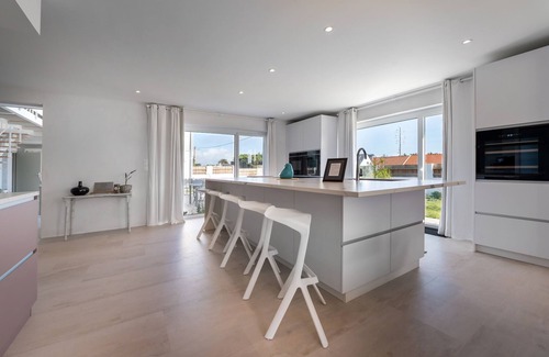 Saint-Pierre-Quiberon Villa | Villa "Les Palissades" with Outdoor Pool and Sauna