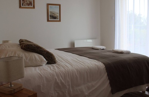 Hourtin Villa | Villa Les Glycines, Hourtin, 7 bedrooms, swimming pool.