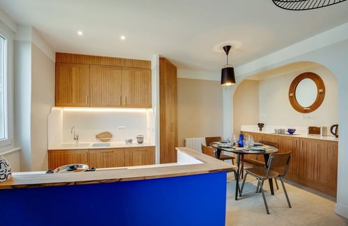 Saint-Regnobert-de-la-Cote-de-Nacre Apartment | Villa Les Hirondelles - Appartement avec jardin front de mer