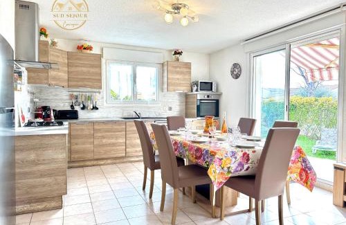 Elne House | Villa Les Lauriers -3 Chambres, Climatisation, Terrasse, Jardin, BBQ & Plancha- SUDSEJOURCONCIERGERIE