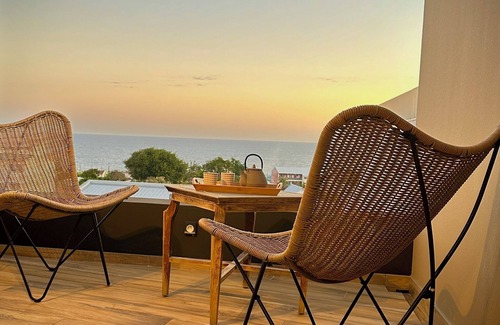 Centre-Ville Villa | Villa Les Songes Bleus Grandbois, its spa, swimming pool and view of the Indian Ocean