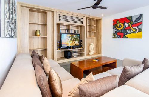Sunset Road Villa | Villa Lilja