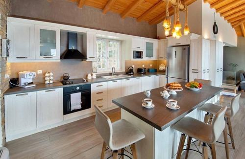 Ieromonachos House | Villa Lithos - Two Bedroom House, Sleeps 6