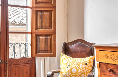 Soller House | Villa located at the market hall of Sóller own parking, pool, AC,10pax