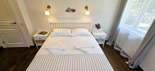 Juodkrante Apartment | Villa Loebel - Exceptional Queen Louisa two bedroom apartment with 2 balconies