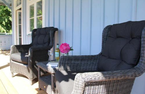 Juodkrante Apartment | Villa Loebel - Exceptional Queen Louisa two bedroom apartment with 2 balconies