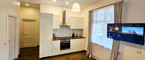 Juodkrante Apartment | Villa Loebel - Exceptional Queen Louisa two bedroom apartment with 2 balconies
