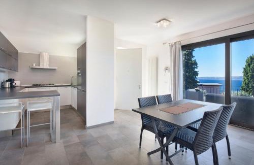 Torri del Benaco House | Villa Loncrino, First Floor Apartment